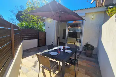 Image de Mini Villa entièrement rénovée 5min de la mer à pied résidence privée clim/wifi