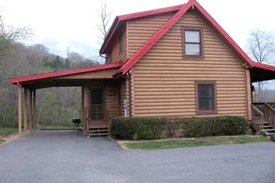 Image de Secluded Pet-Friendly Log Cabin near Asheville, North Carolina