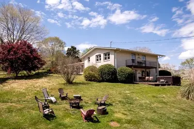 Image de Lovely Vacation Rental with Hot Tub and Amazing Amenities for a Fantastic Family Escape in Clarkesville, Georgia