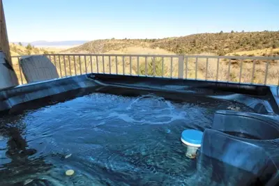 Image de Lovely Vacation Getaway with a Private Hot Tub near Lynx Creek, Arizona