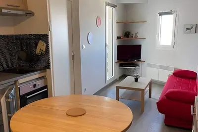 Image de Studio « Location Prapoutel » avec vue sur la montagne et balcon