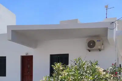 Image de Family /group house and garden with large patio, close to town and best beach!
