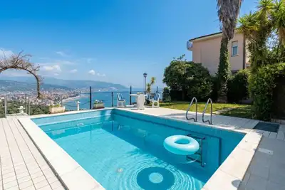 Image de Merveilleuse maison de vacances pour 5 personnes avec piscine privée, Wifi et terrasse