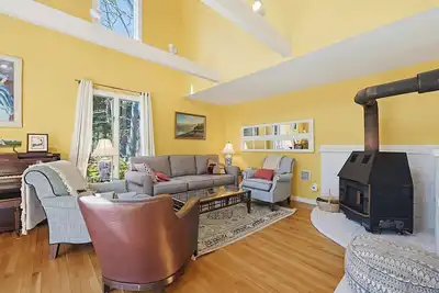 Image de Families, Plenty Of Space, Summer Vibes Awaits