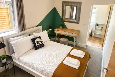 Image de Spacious free Parking Long Stay Sleeps 8 | WiFi