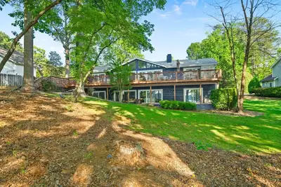 Image de Lake House · Lanier Lake House