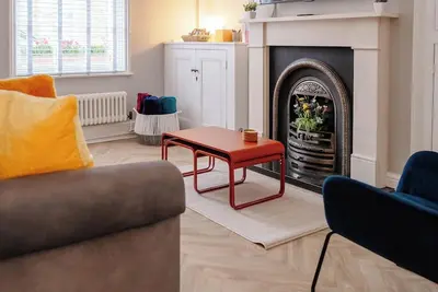 Image de Luxury Victorian Terrace Inside City Walls