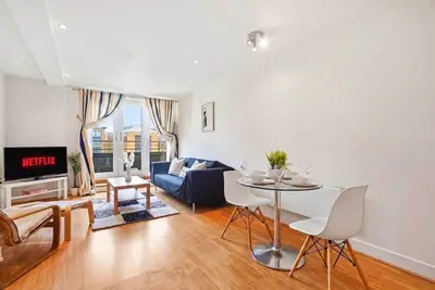 Image de Stylish City Living with free 2-Bay Secure parking