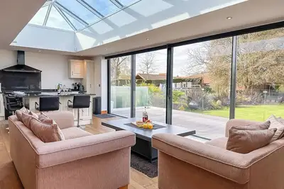 Image de New - Ottersend Home w/ HotTub, Cinema & Fireplace