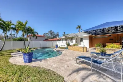 Image de Waterfront 4 Br - Heated Pool15 min to Img/Ami