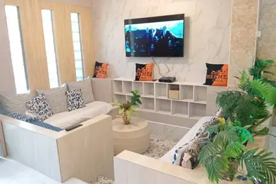 Image de Comfortable 2-Story Home for Families & Groups