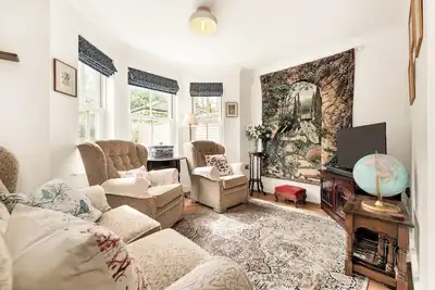 Spacious 3br Home w/ Private Garden & Parking