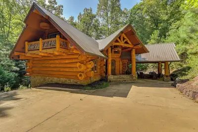 Image de Laurelwood Lodge Theater Hot Tub 5br Family Games