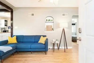 Image de Cozy Townhome Steps from City Park - Pet-Friendly Monthly Stays
