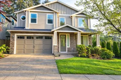 Image de Modern and Stylish Retreat with Game Room