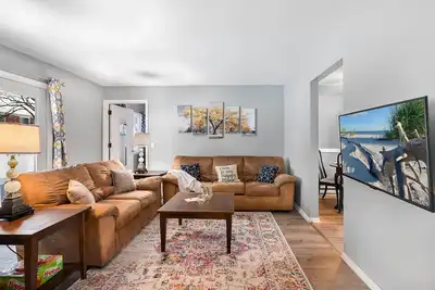 Lovely 3 Bd Apt. J | Ground Floor, Great Coffee!