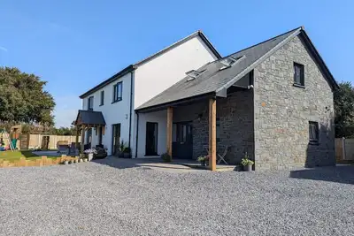 Image de A large modern and stylish holiday home, perfect for a countryside escape in north Pembrokeshire.