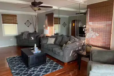 Image de Amazing scenic view-cozy home close to everything