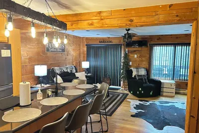 Image de Hidden Valley Rustic Retreat with Hot Tub and Pet-Friendly