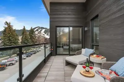 Image de Abode at Sky View, rooftop hot tub, walk to town