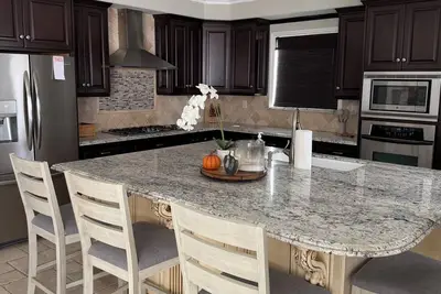 Image de 5 bedroom dream house in delightful Chino with Ac and paradise for a backyard