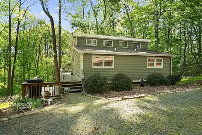 Image de Moneta Memories Lake Retreat | Hot Tub & Fire Pit