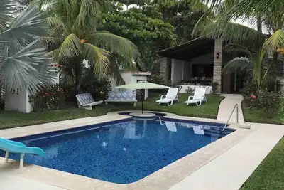 Image de In Front of the Beach! Spacious 4-bedroom villa in charming Sonsonate with Ac.