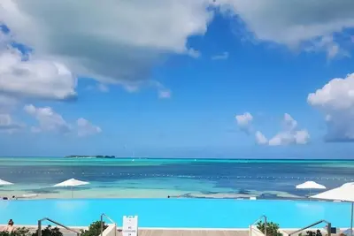 Image de Hotel/condo furnished 2bdr condo/Cable Beach Nassau's most coveted property