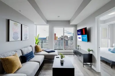 Executive 2br/2ba Suite in Prime Dt!