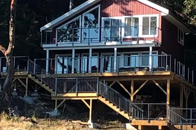Image de Waterfront Cottage on Quiet South-Facing Bay | Huge Deck & Private Dock Access”