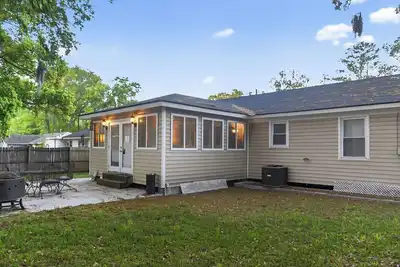 Image de Thunderbolt Coastal Cottage