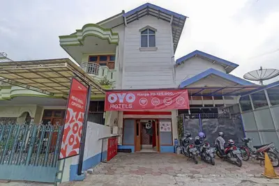 Image de Double Standard Au Centre Commercial Ciputra