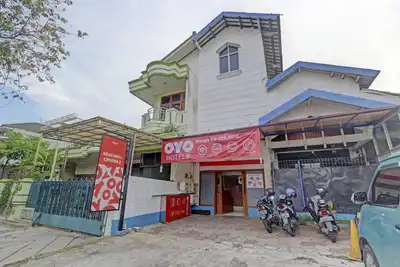 Image de Double Standard Au Centre Commercial Ciputra