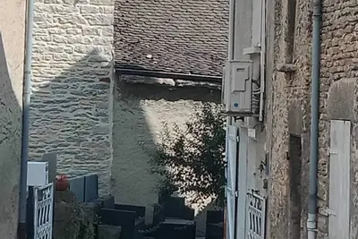 Image de maison de ville avec cour en triplex, au calme