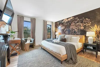 Image de Entire Duplex | Walk to German Village + Parking
