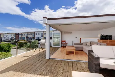 Image de Upper Anzac is a stylish and spacious three bedroom holiday apartment in Brixham