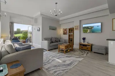 Image de Apartment 16 is a stunning one bedroom garden apartment in Chelston