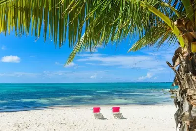 Image de One Love Jones - Your Beachfront Retreat at Rum Point, a North Side Paradise