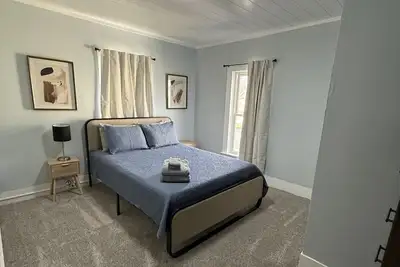 Image de Spacious 5-bedroom 2 bath Home Conveniently Located and newly renovated!