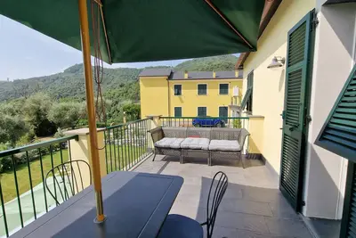 Image de Cozy apartment 1st floor small garden with private parking space