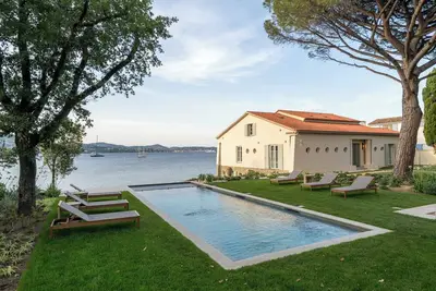 Image de Ancre, villa pieds dans l'eau