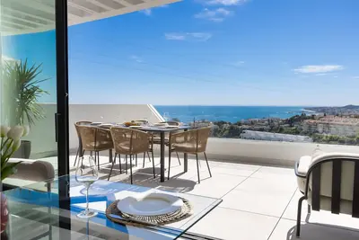 Image de Luxury 3-Bedroom Skyline Apartment in Higueron