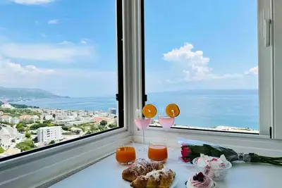 Image de Panoramic Sea View 2br | Smart Home | Fully Ac’d