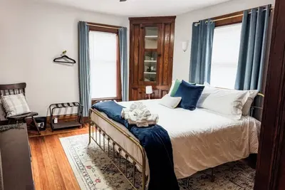 Image de Lex on Main • Cozy 2br • 2 King Beds • Outdoor Grill • Mid-Ohio & Snow Trails