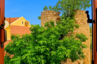 Image de Wuthering Mill – un souffle d’histoire et de vent à Symi