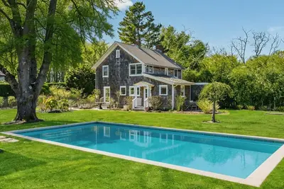 Image de Classic Southampton Home, Private Heated Pool, Great for Friends and Families