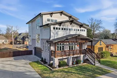 Image de Luxe on Lewis | Utica Sq / Expo | Chef's Kitchen