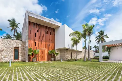 Image de Villa LuLu | Designer Jungle Villa - 2 Min to Beach - Private Chef & Staff