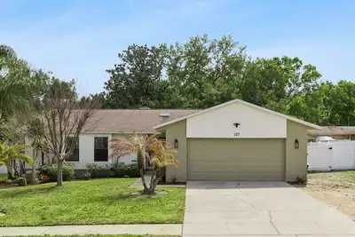 Image de Quiet, Clean and Beautiful 3/2 Retreat Near Everything!