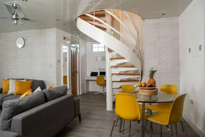 Image de 2br Beachfront Penthouse | Steps to Ocho Rios Bay